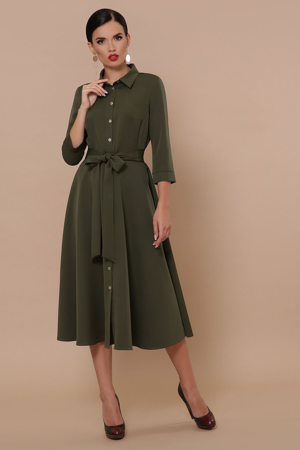 Розкльошене плаття-сорочка міді кольору хакі - фото