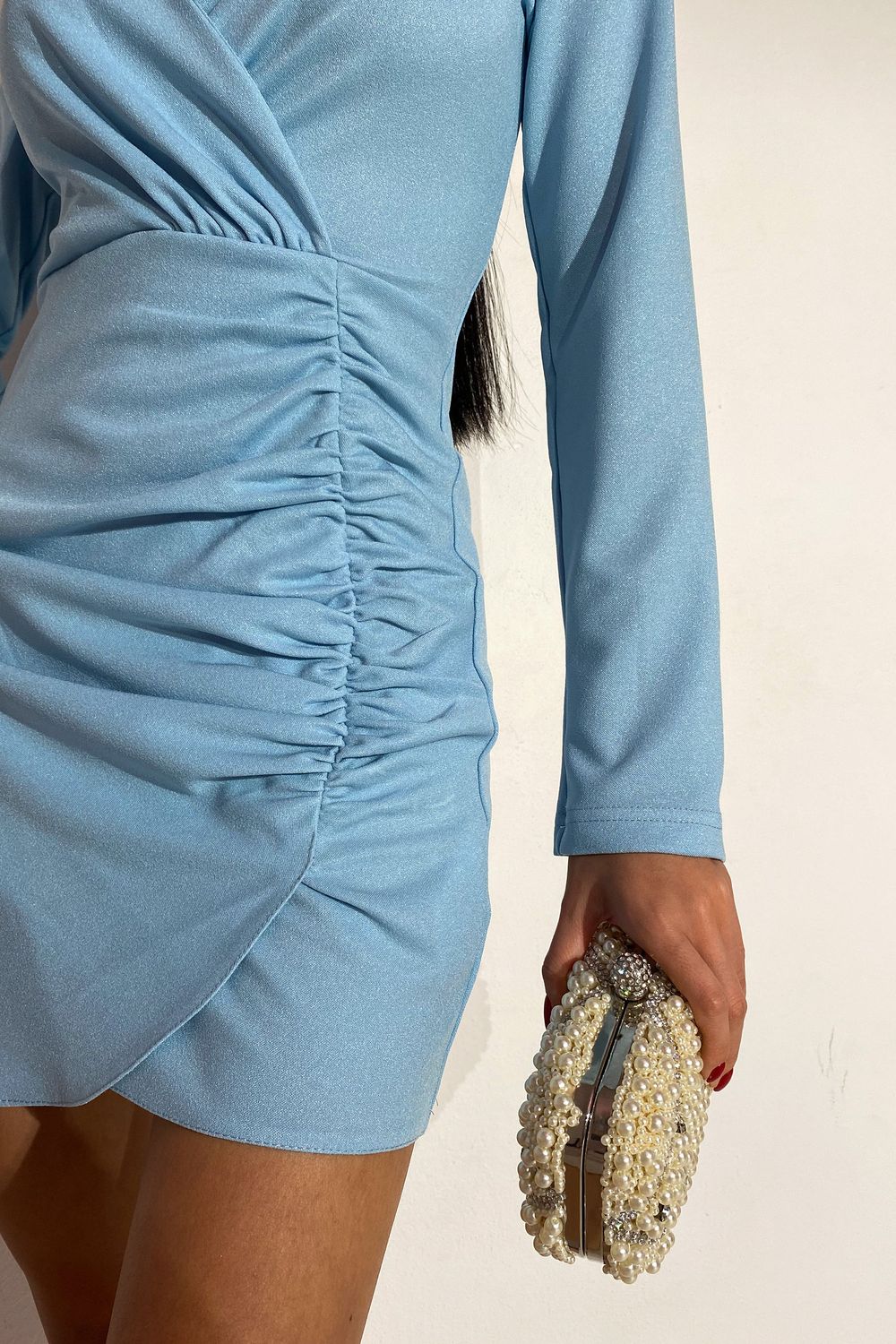Шикарное платье мини облегающее голубого цвета - фото