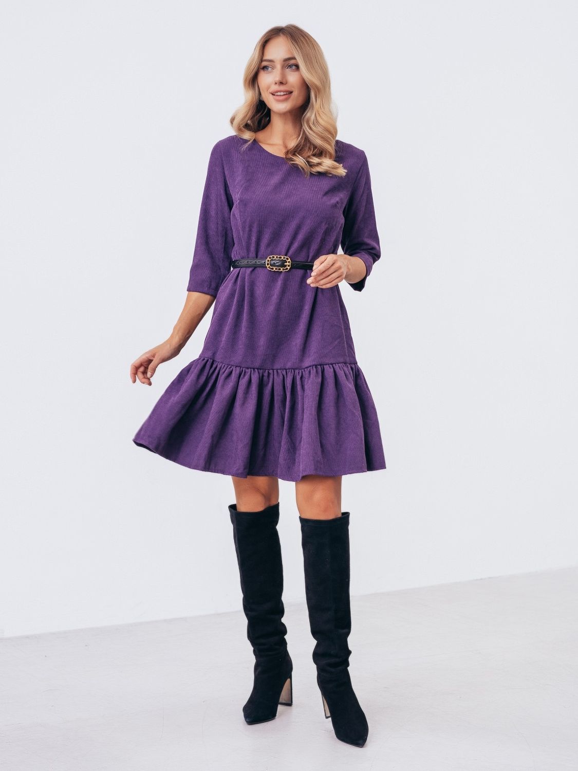 Вельветовое платье трапеция с воланом фиолетового цвета - фото