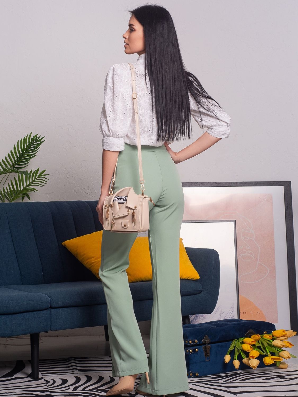 Жіночі брюки кльош з високою талією - фото
