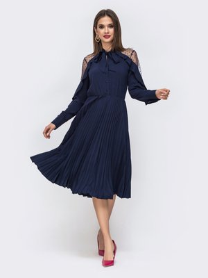 Нарядне плісироване плаття синього кольору - фото
