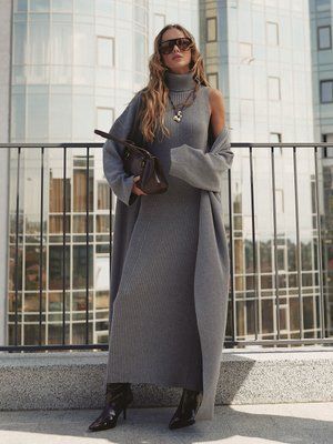 Жіночий вʼязаний костюм сірого кольору - фото