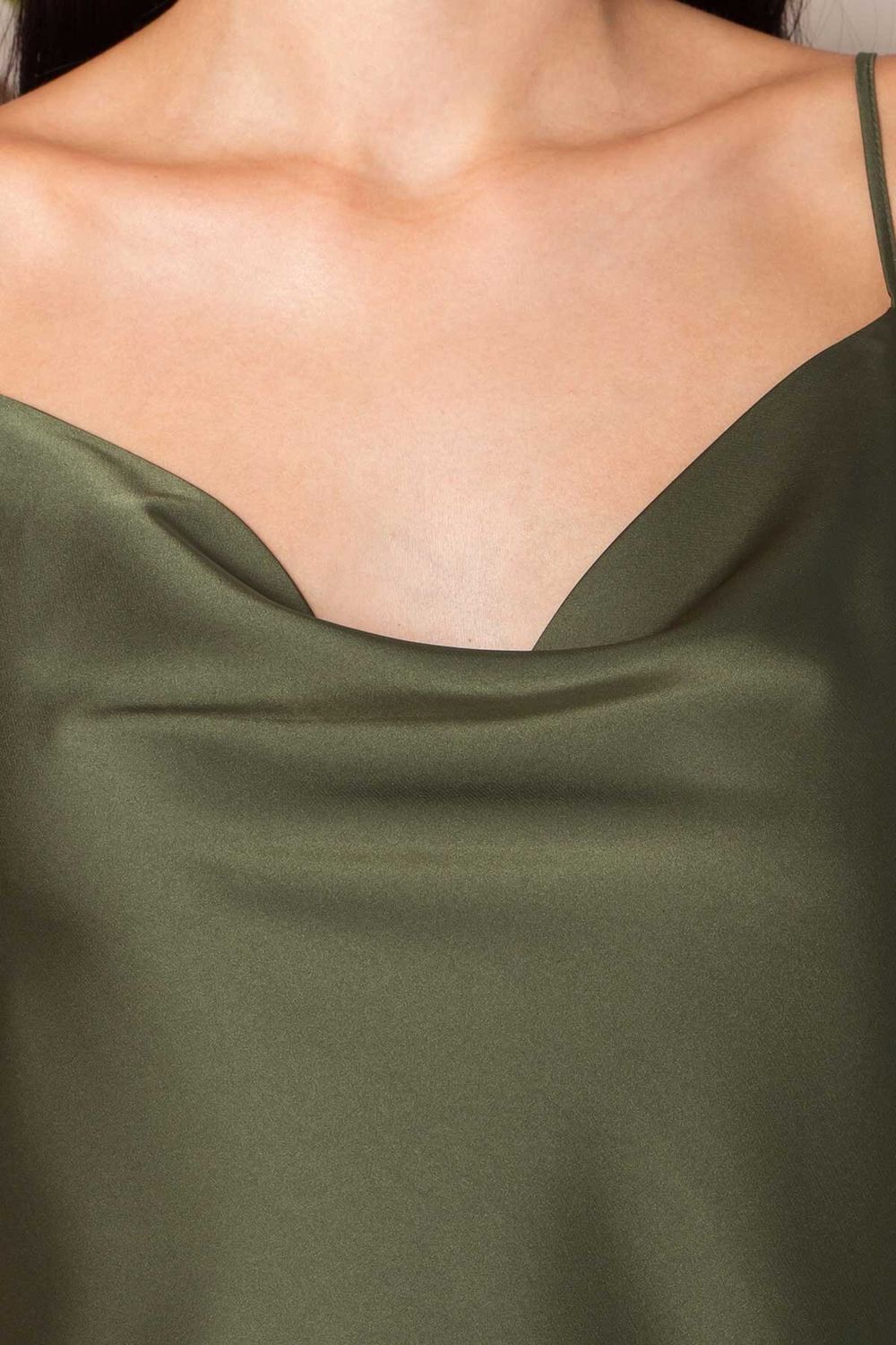 Женское платье-комбинация шелковое в бельевом стиле хаки - фото