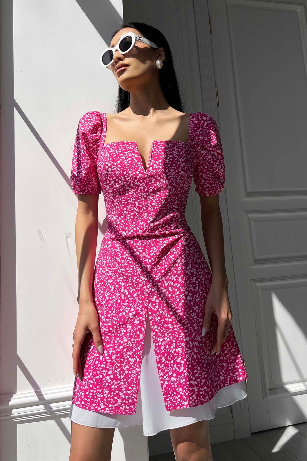Грайливе плаття двійка рожевого кольору з принтом - фото