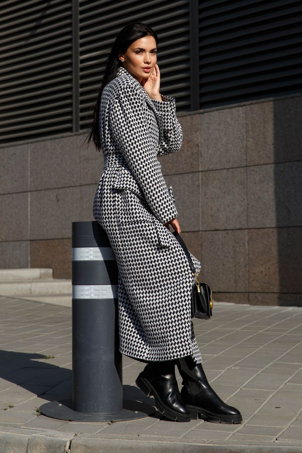 Женское пальто оверсайз с принтом - фото
