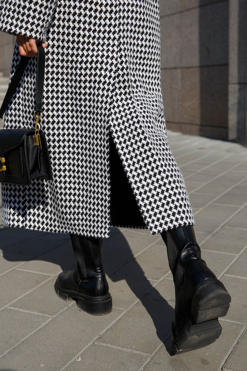 Женское пальто оверсайз с принтом - фото