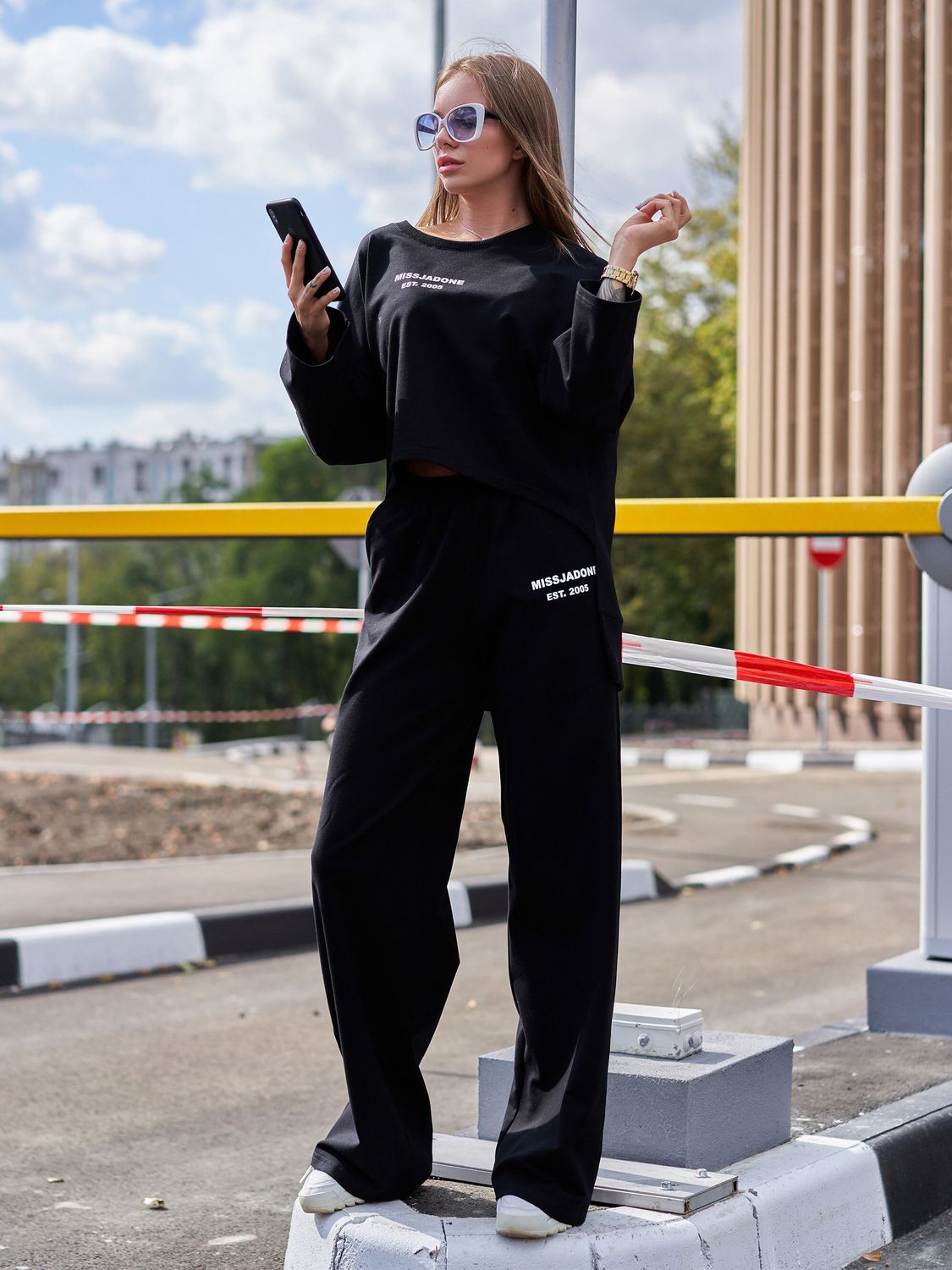 Женский спортивный костюм прогулочный черный - фото