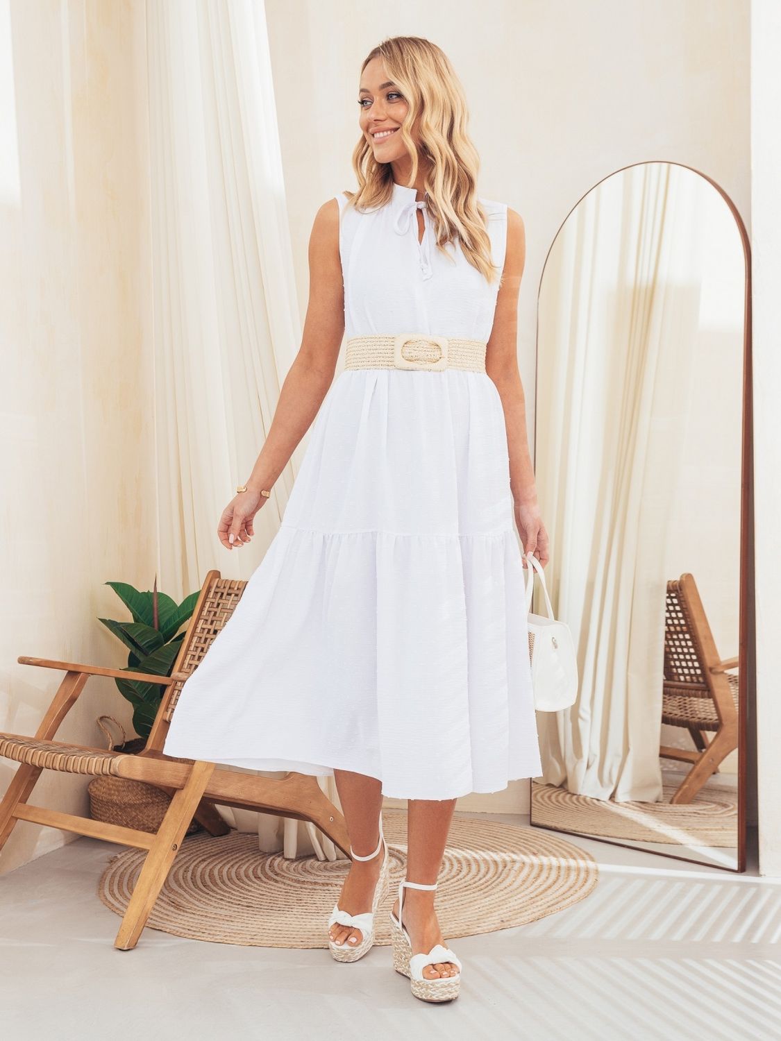 Літня лляна сукня вільного крою білого кольору - фото