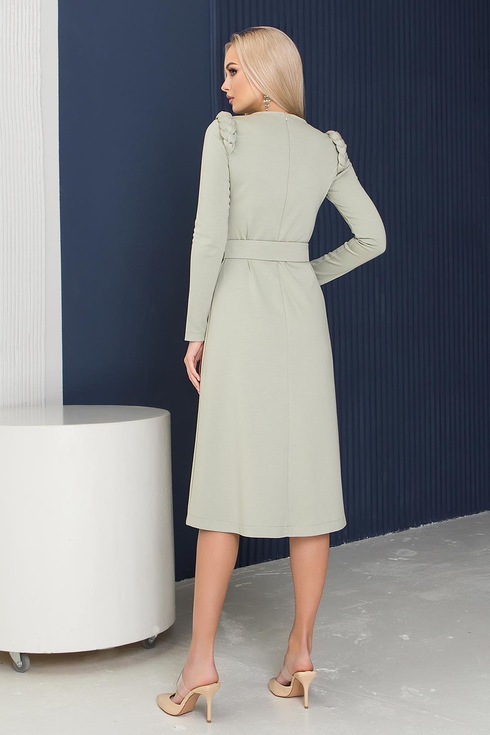 Жіноча сукня міді в офісному стилі оливкова - фото