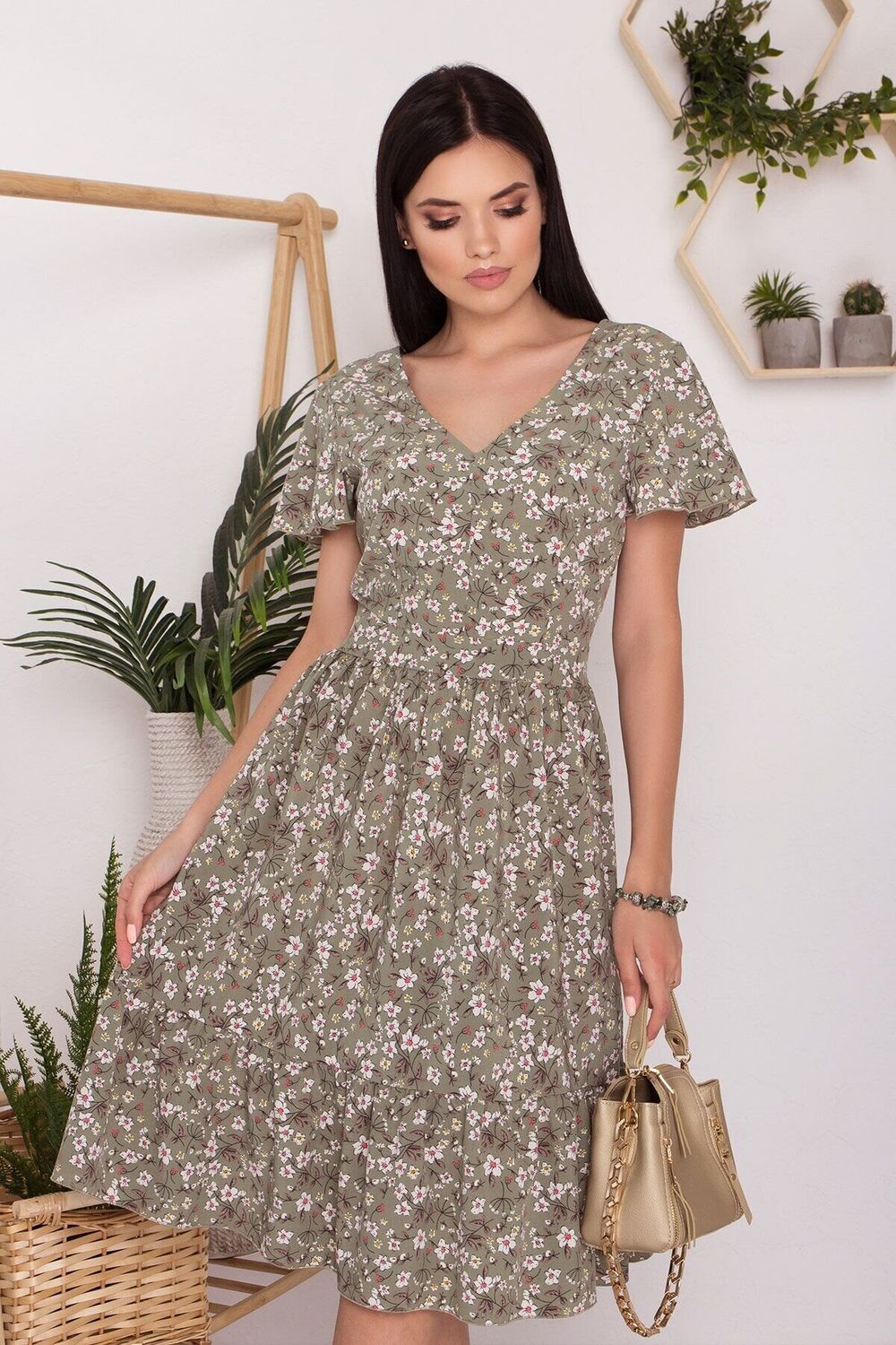 Літнє приталене плаття міді з квітковим принтом хакі - фото