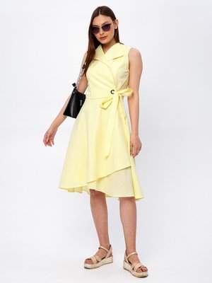 Льняное летнее платье на запах желтого цвета - фото