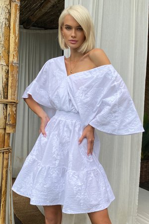 Легка літня сукня з бавовни білого кольору - фото
