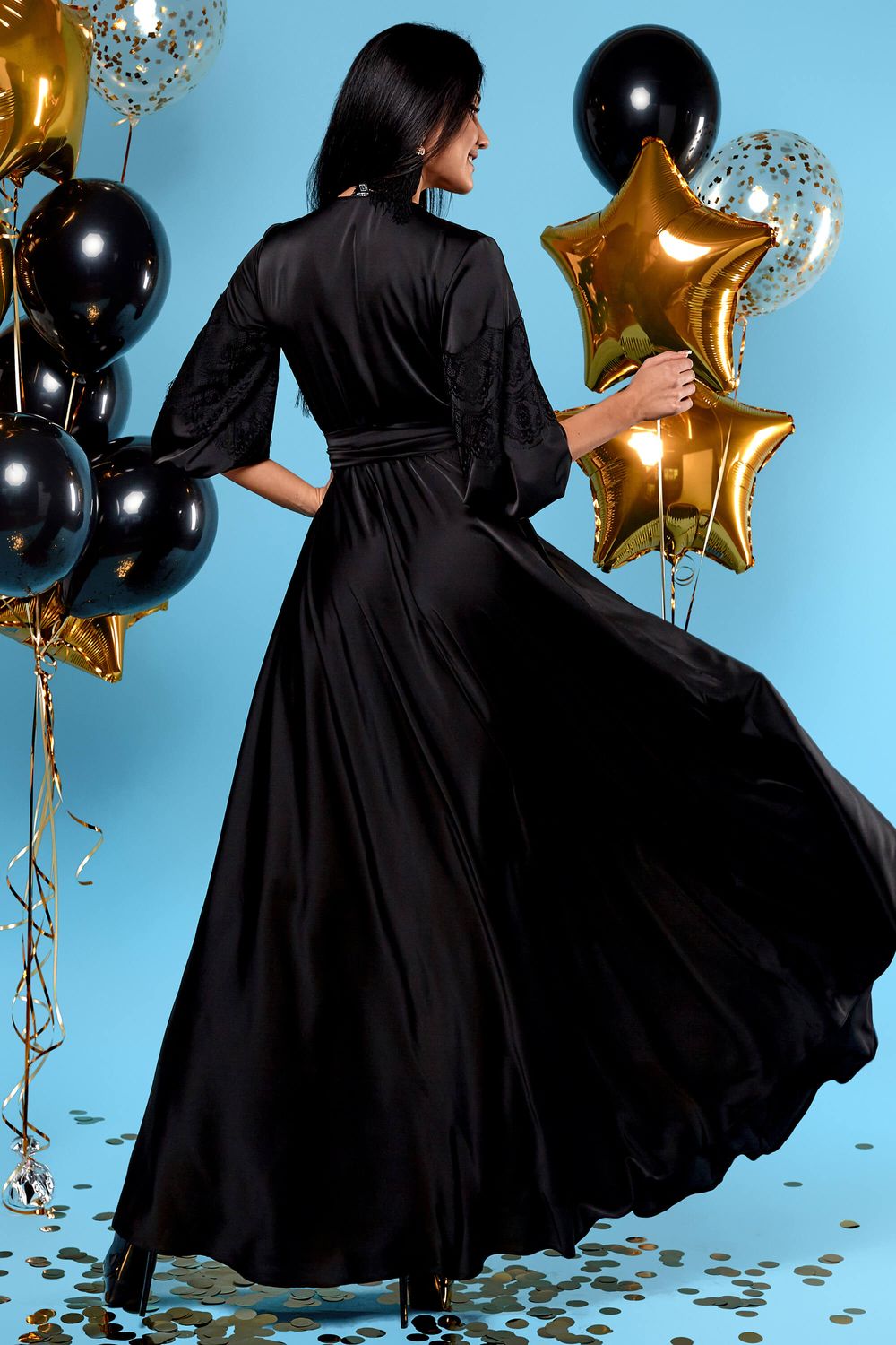 Длинное вечернее платье в пол из шелка черное - фото