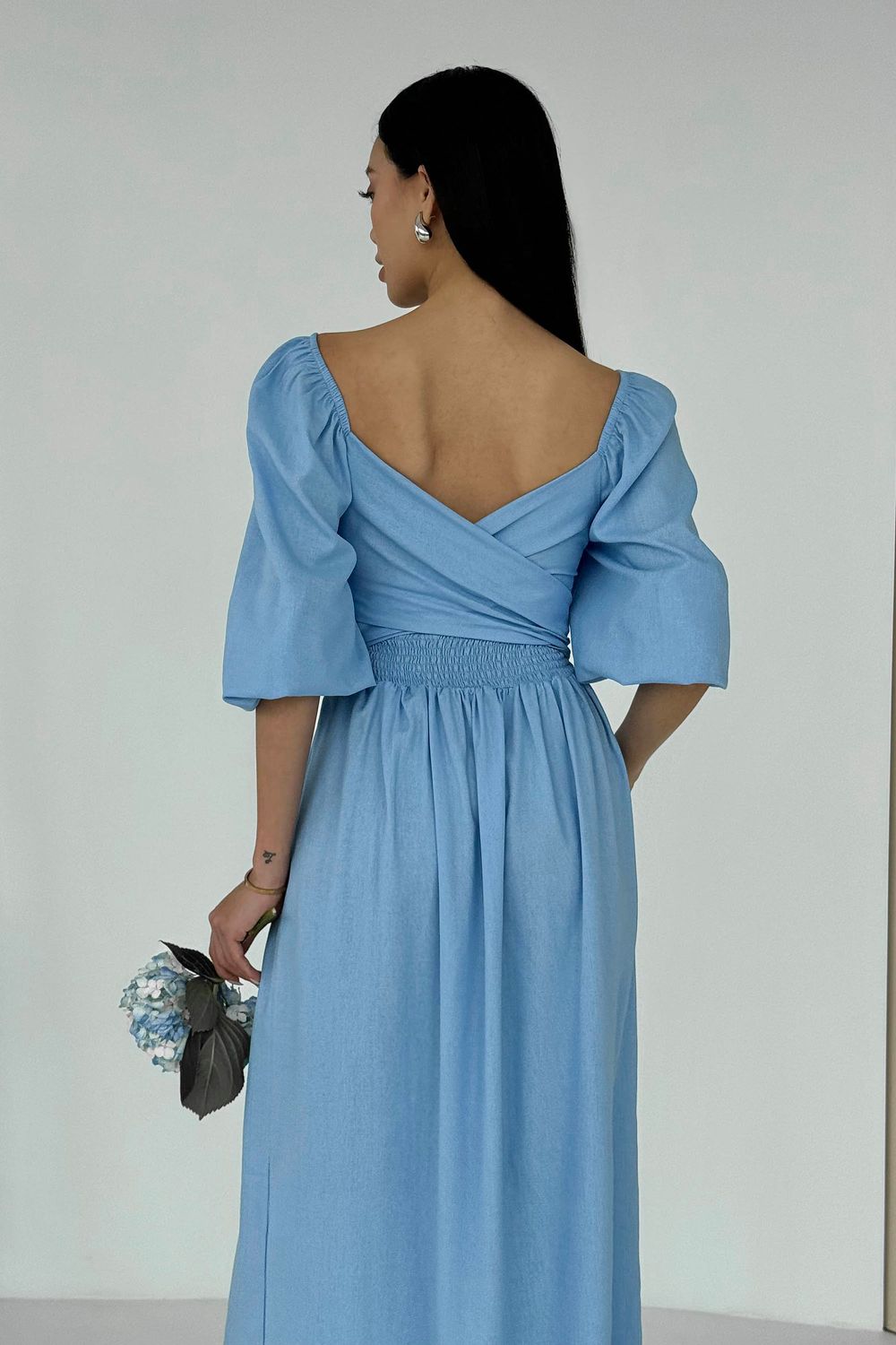 Дизайнерська літня сукня з льону блакитного кольору - фото