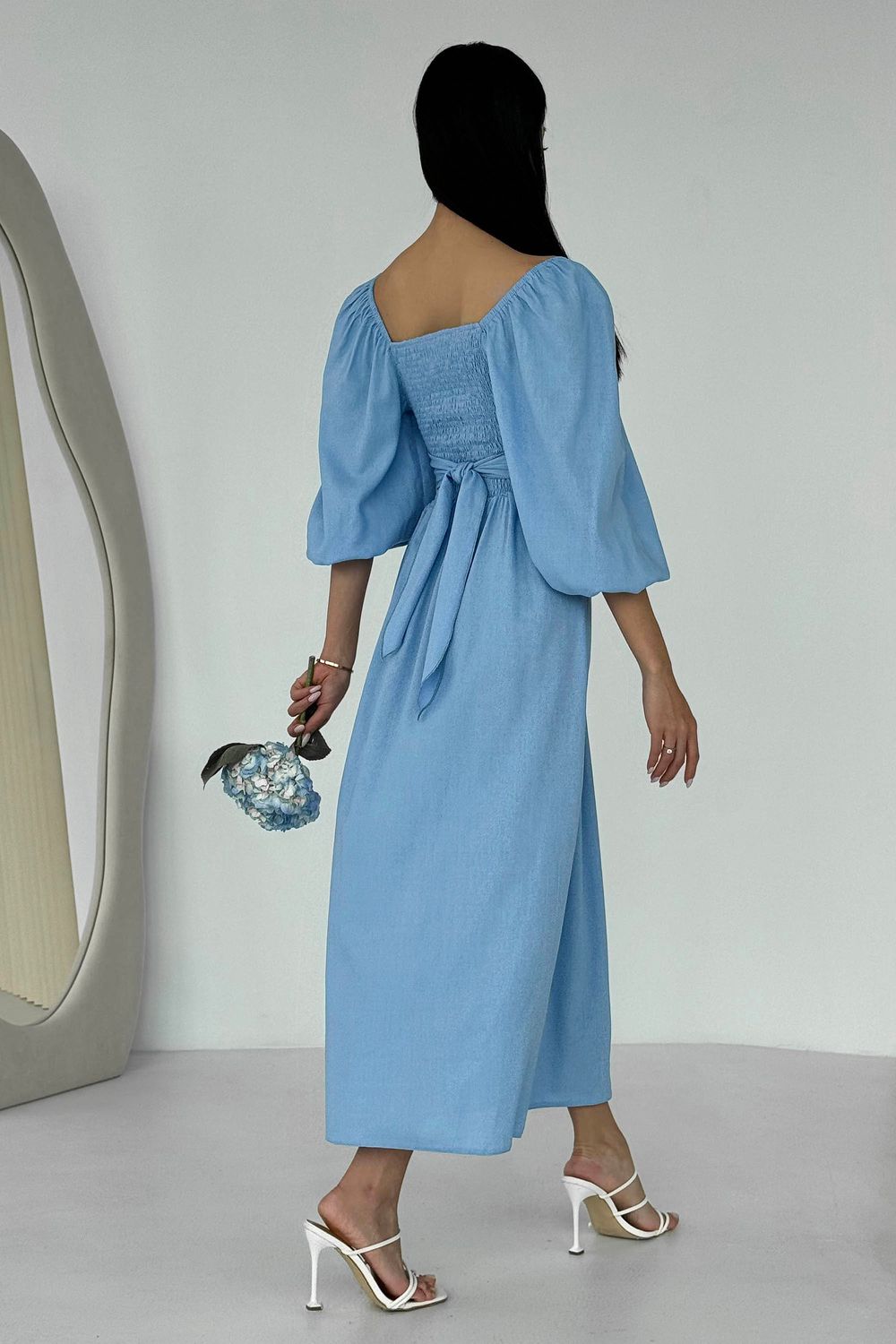 Дизайнерська літня сукня з льону блакитного кольору - фото