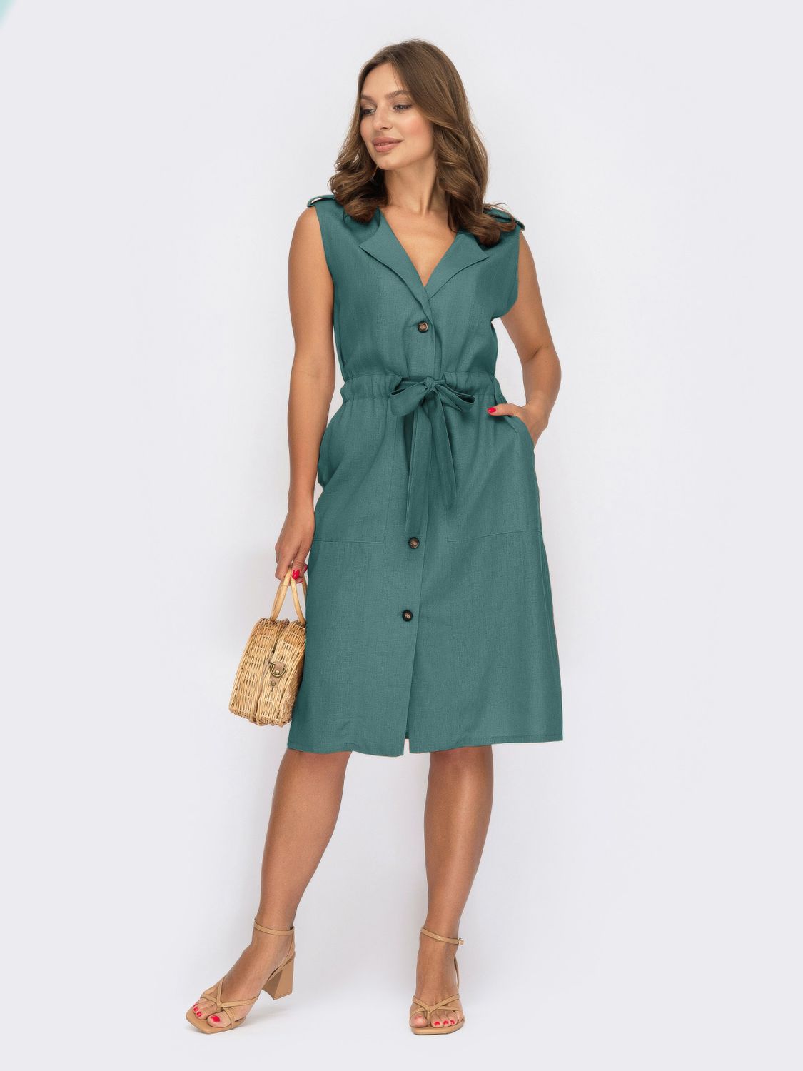 Льняна сукня-сорочка з кишенями зелена - фото