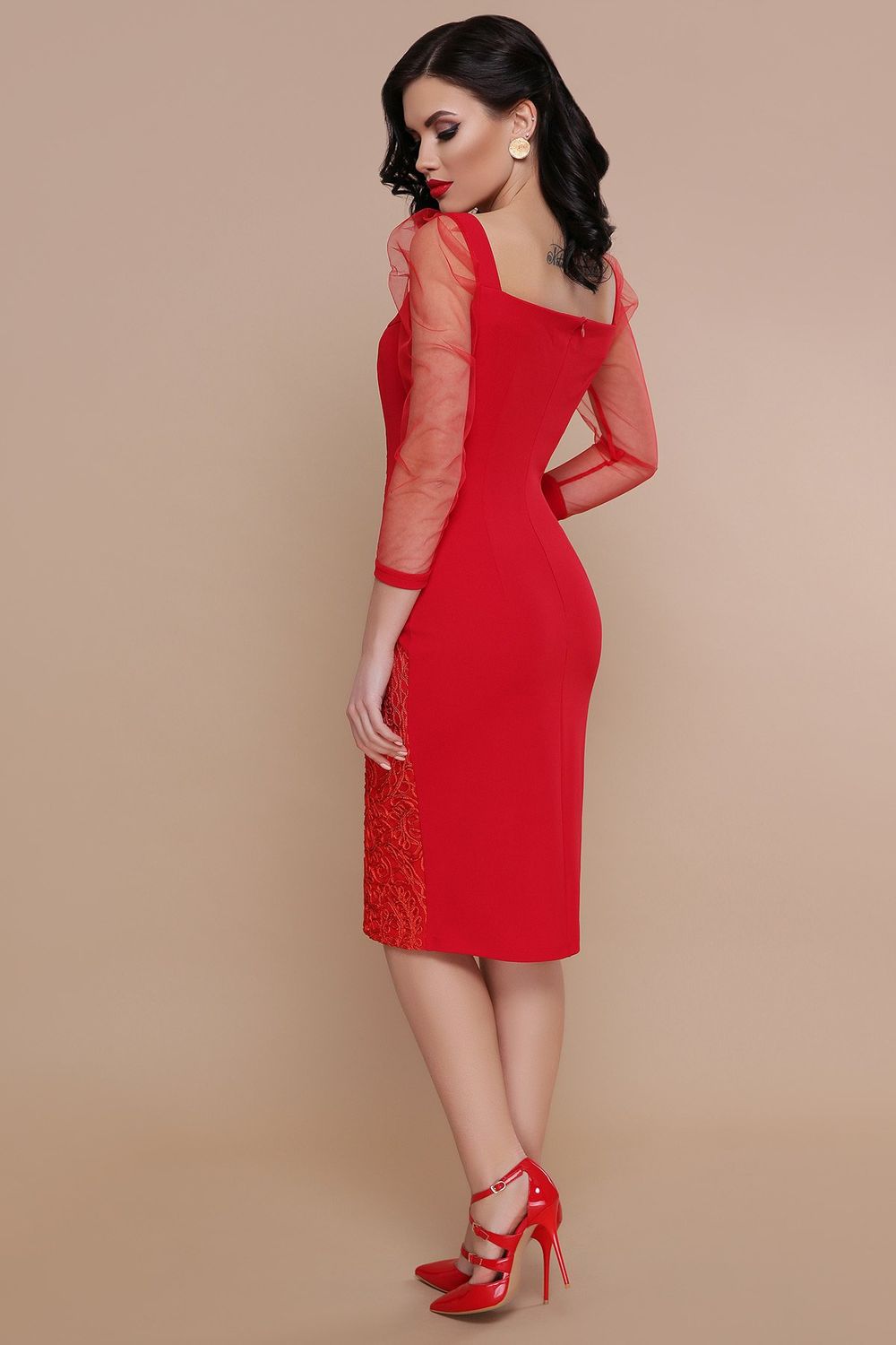 Коктейльное платье красное со вставками сетки - фото