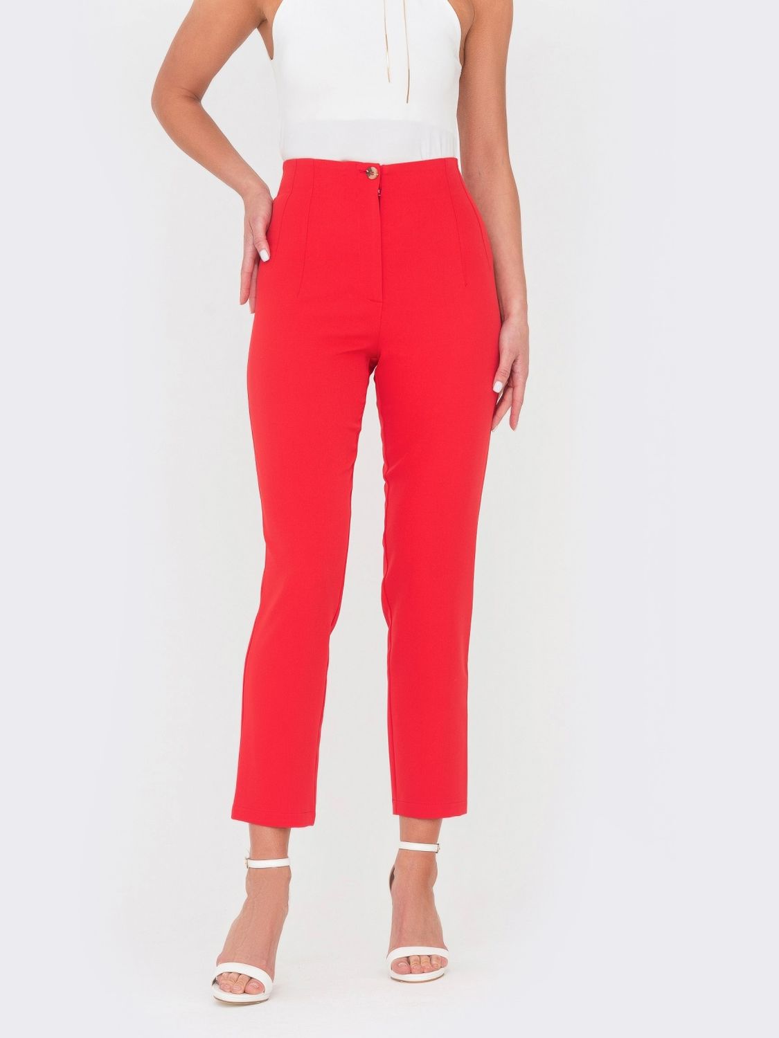 Укороченные брюки с завышенной талией красного цвета - фото