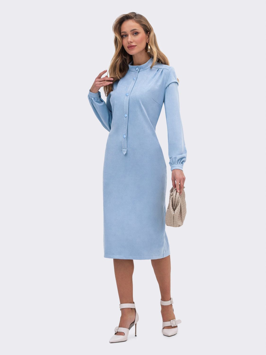 Замшевое платье рубашка в офисном стиле голубое - фото
