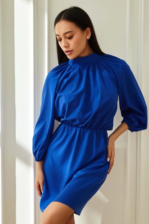 Воздушное платье мини летнее ярко-синего цвета - фото