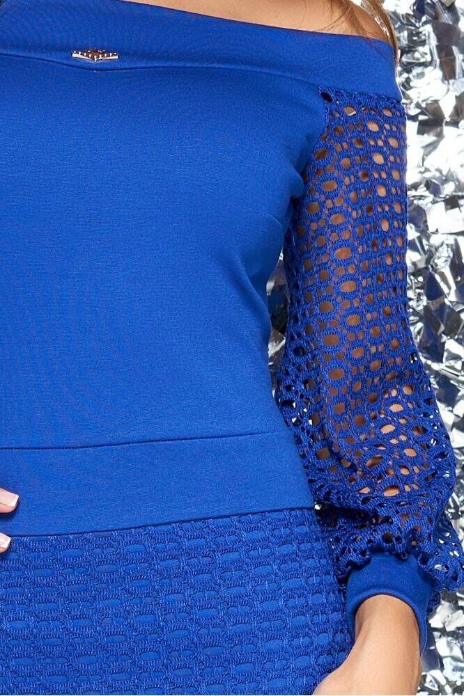 Нарядное облегающее платье с открытыми плечами голубое - фото