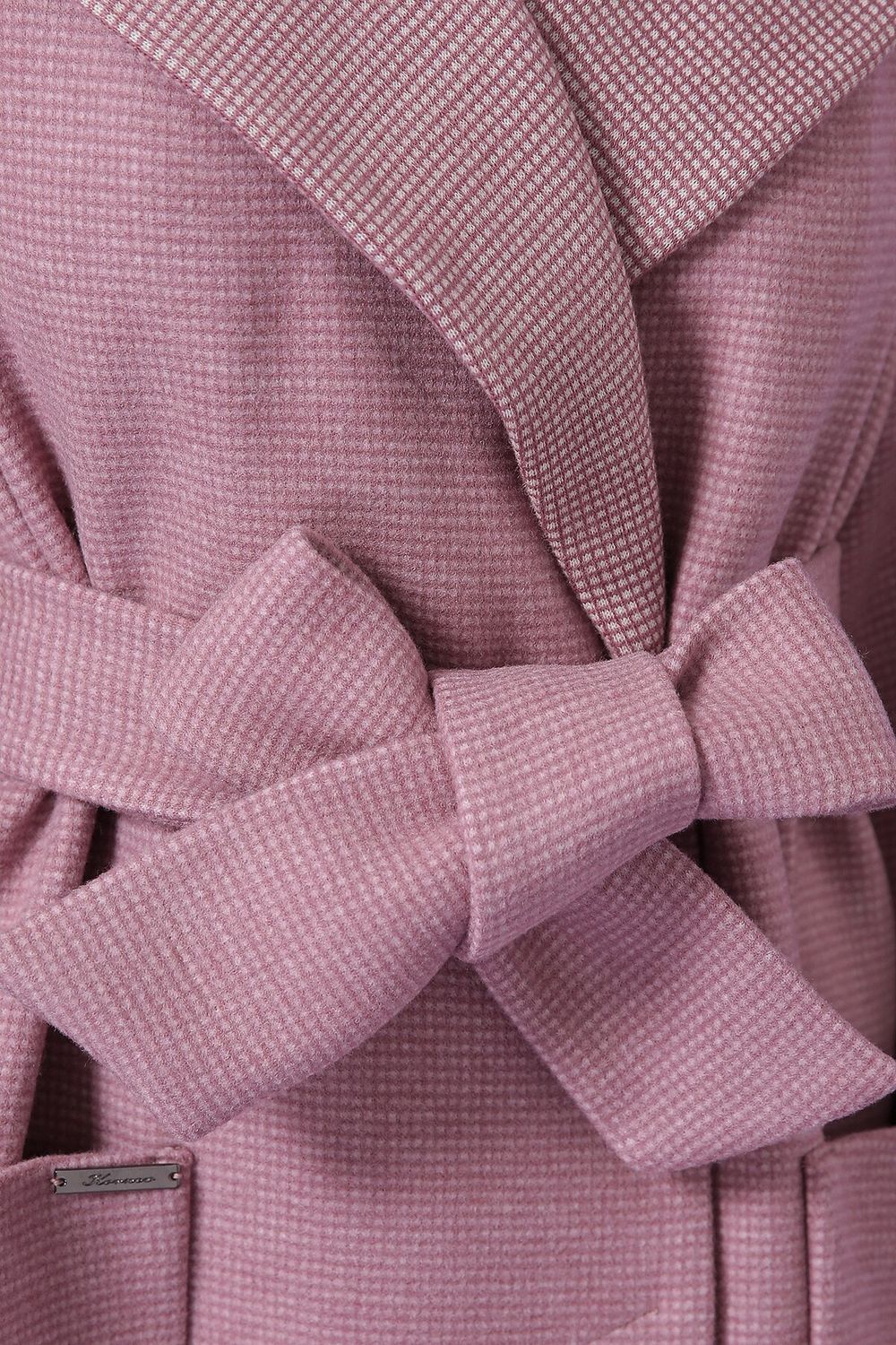 Красиве жіноче пальто рожевого кольору осіннє - фото