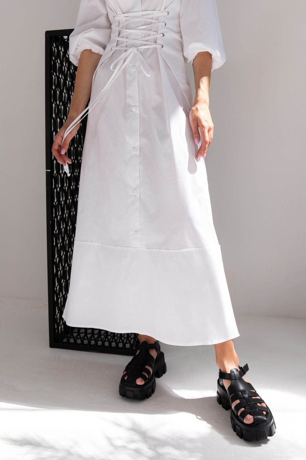 Довге літнє плаття сорочка білого кольору - фото