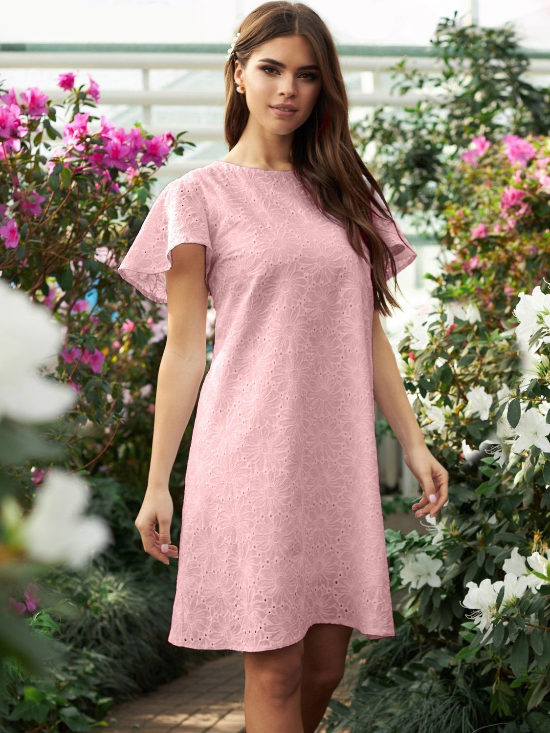 Красивое летнее платье из прошвы розового цвета - фото