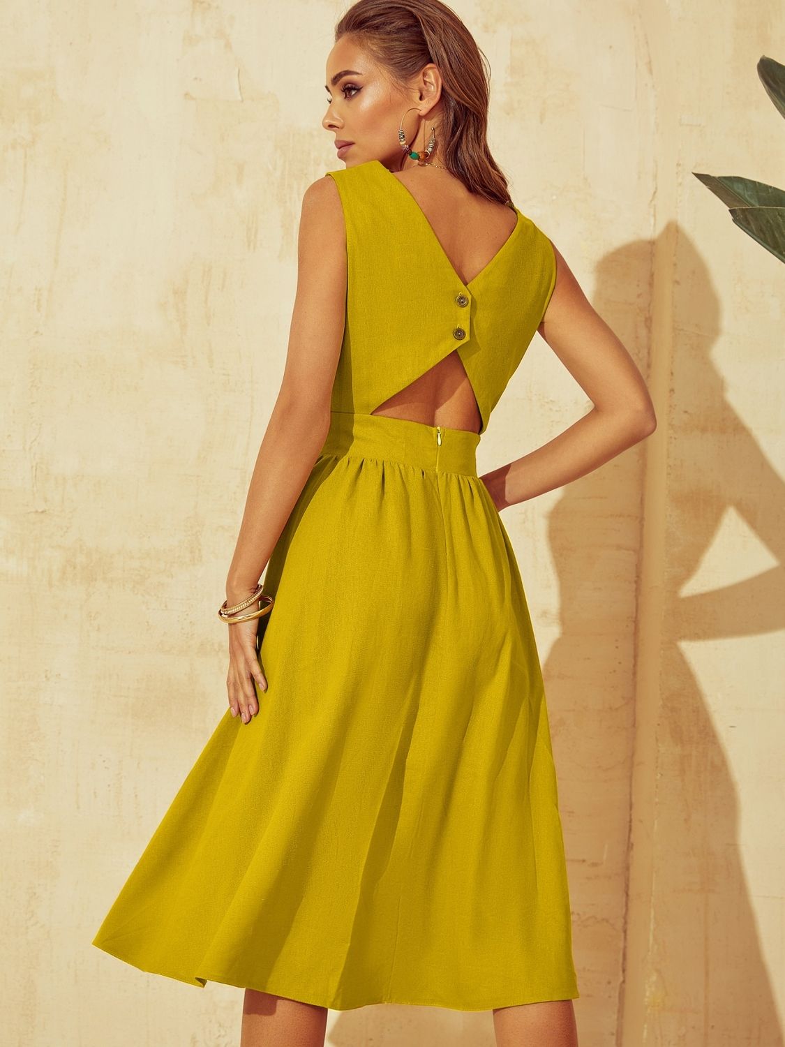Літнє лляне плаття кльош жовтого кольору - фото