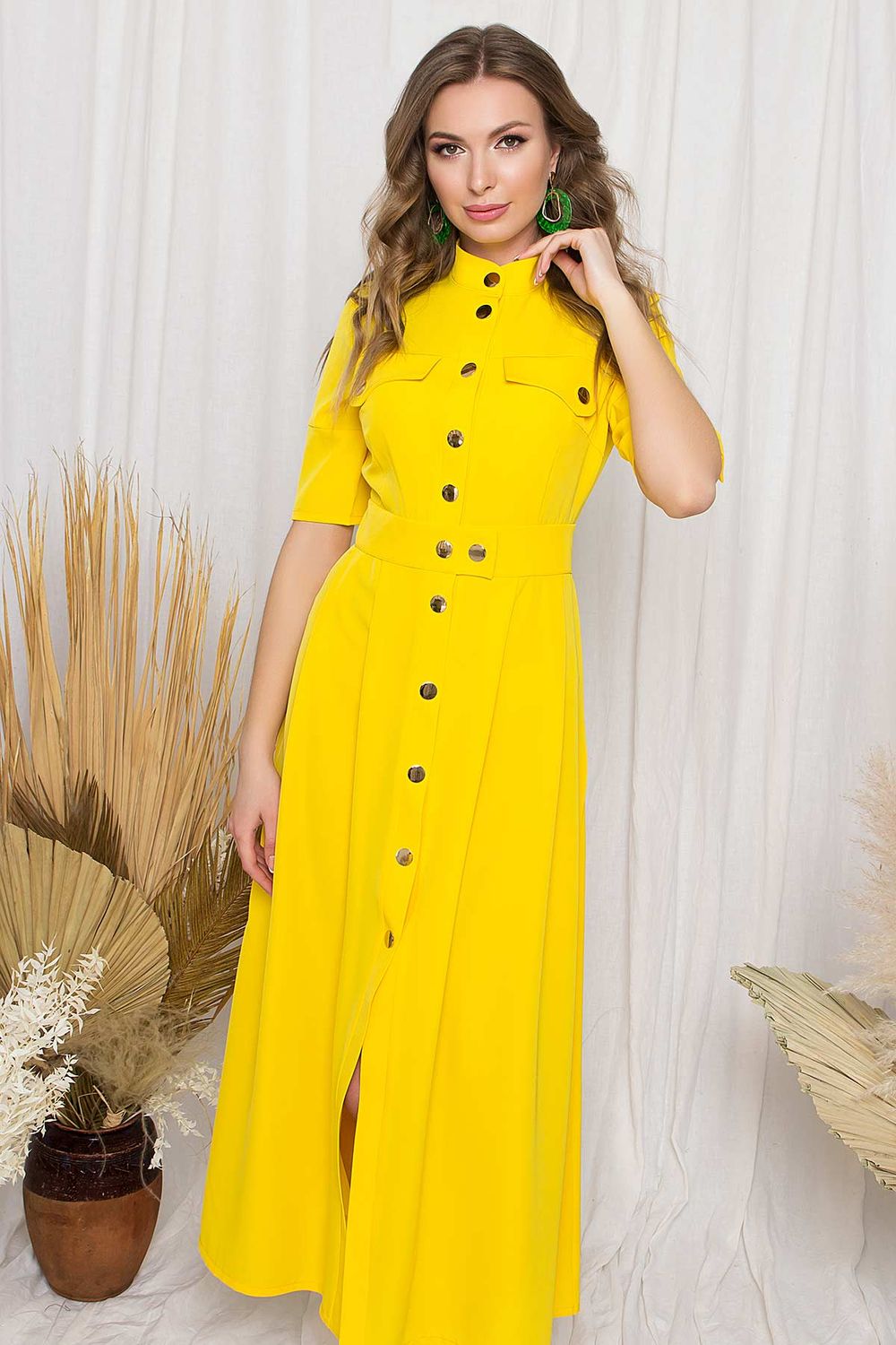 Яркое летнее платье рубашка длинное желтое - фото