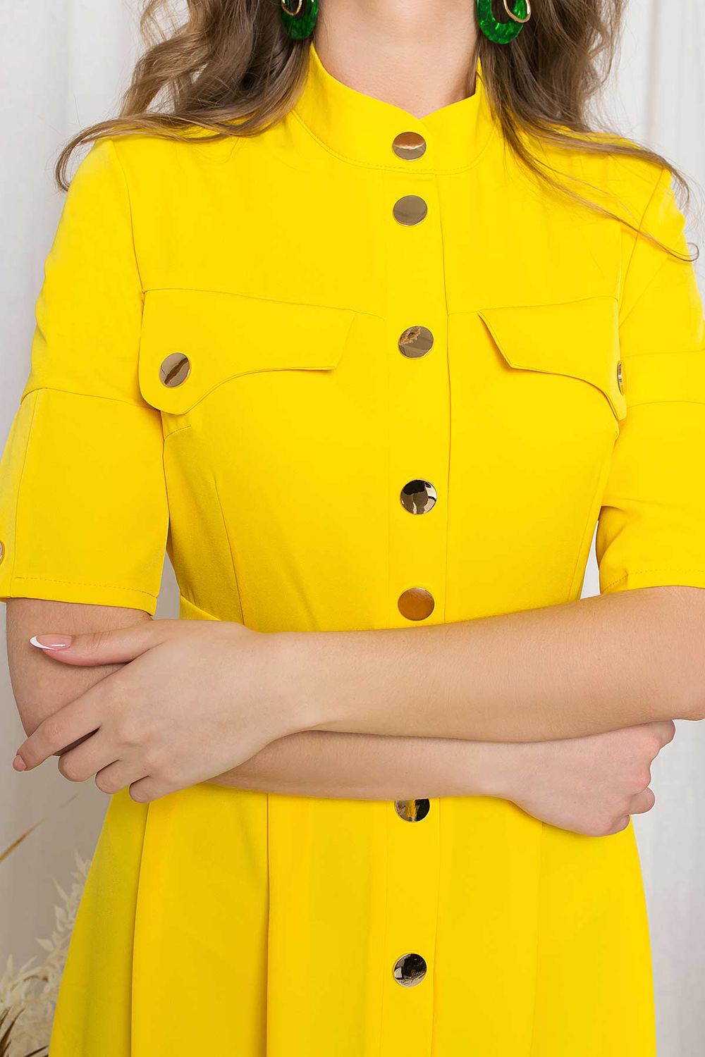 Яркое летнее платье рубашка длинное желтое - фото