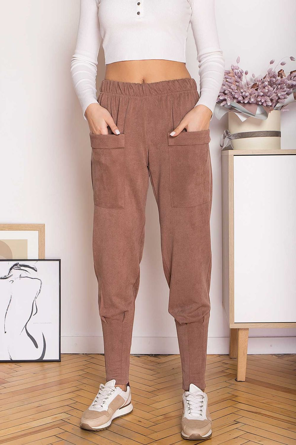 Жіночі замшеві штани з кишенями бежеві - фото