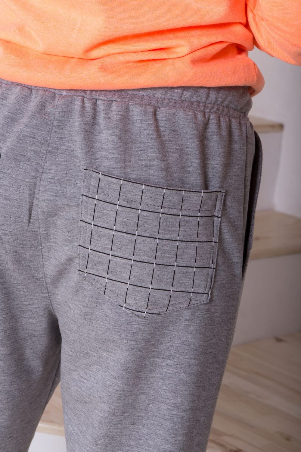 Женские спортивные штаны из трикотажа серые - фото