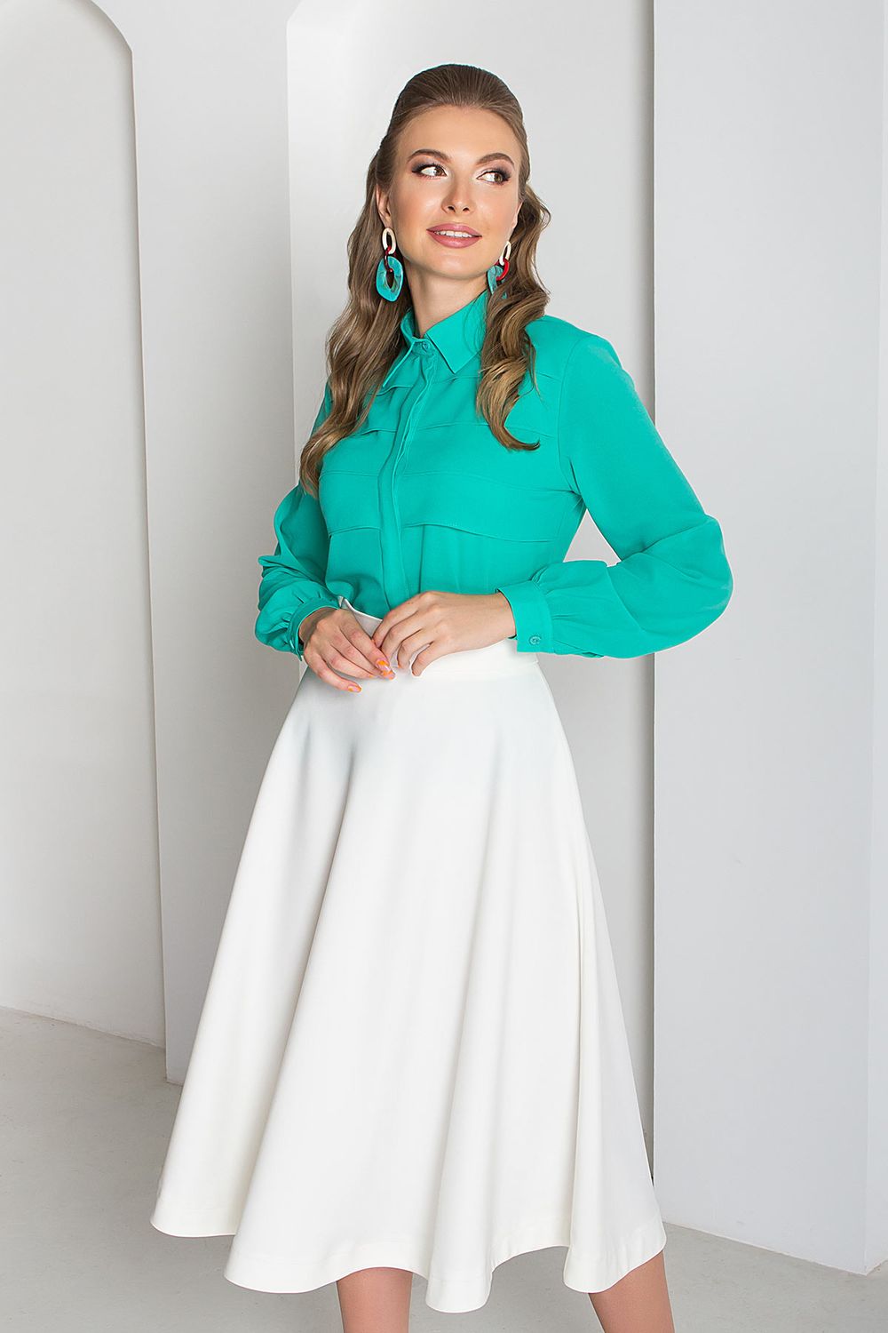 Модная блузка из креп-шифона мятного цвета - фото