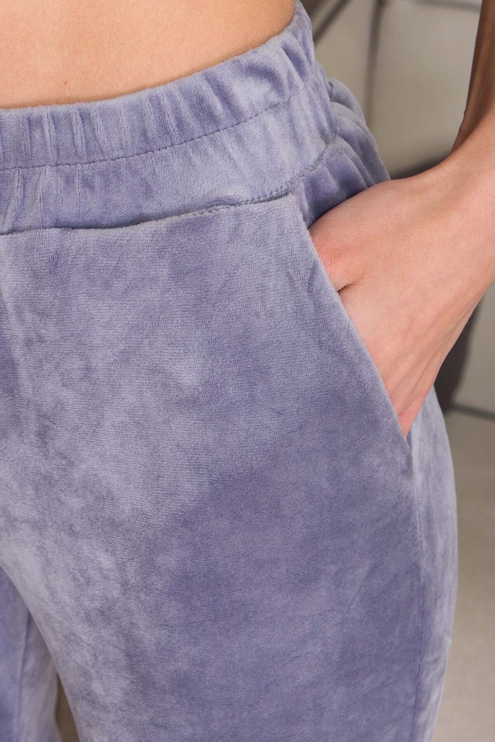 Жіночі піжамні штани домашні велюрові - фото
