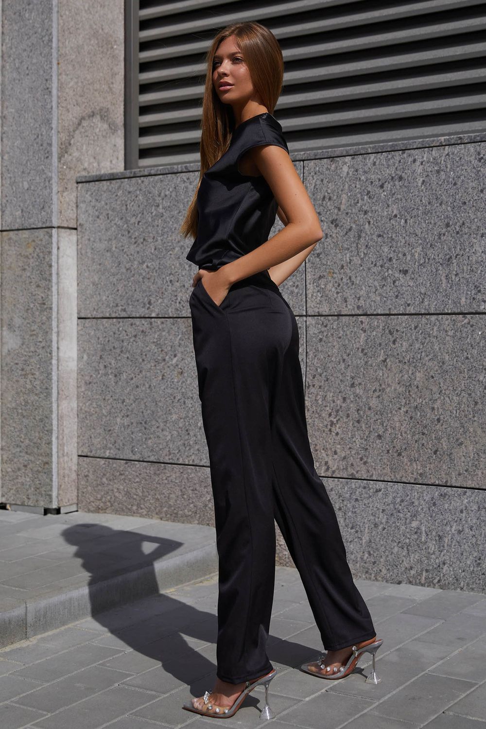 Жіноча шовкова блуза чорного кольору - фото