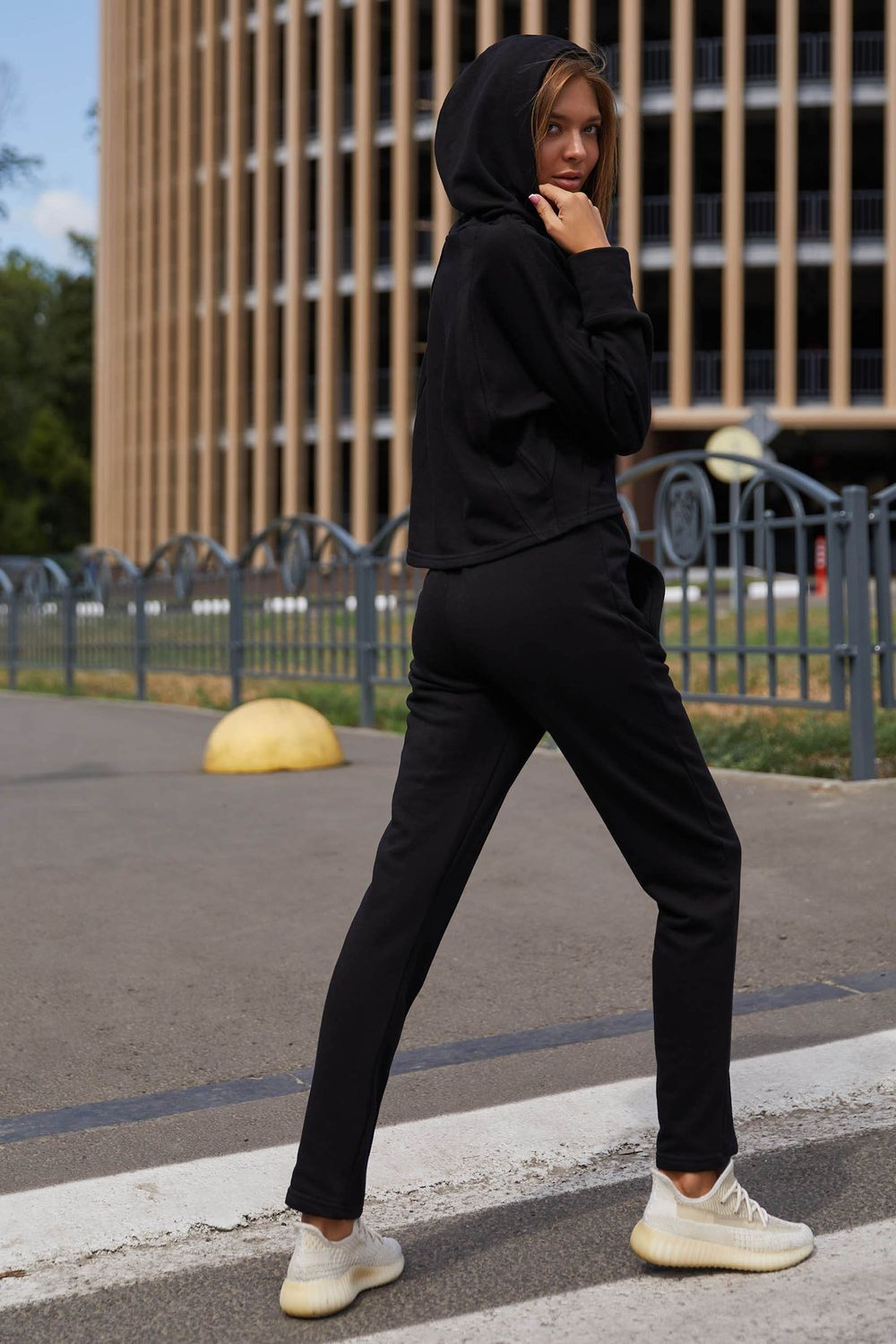 Жіночий спортивний костюм оверсайз чорний - фото