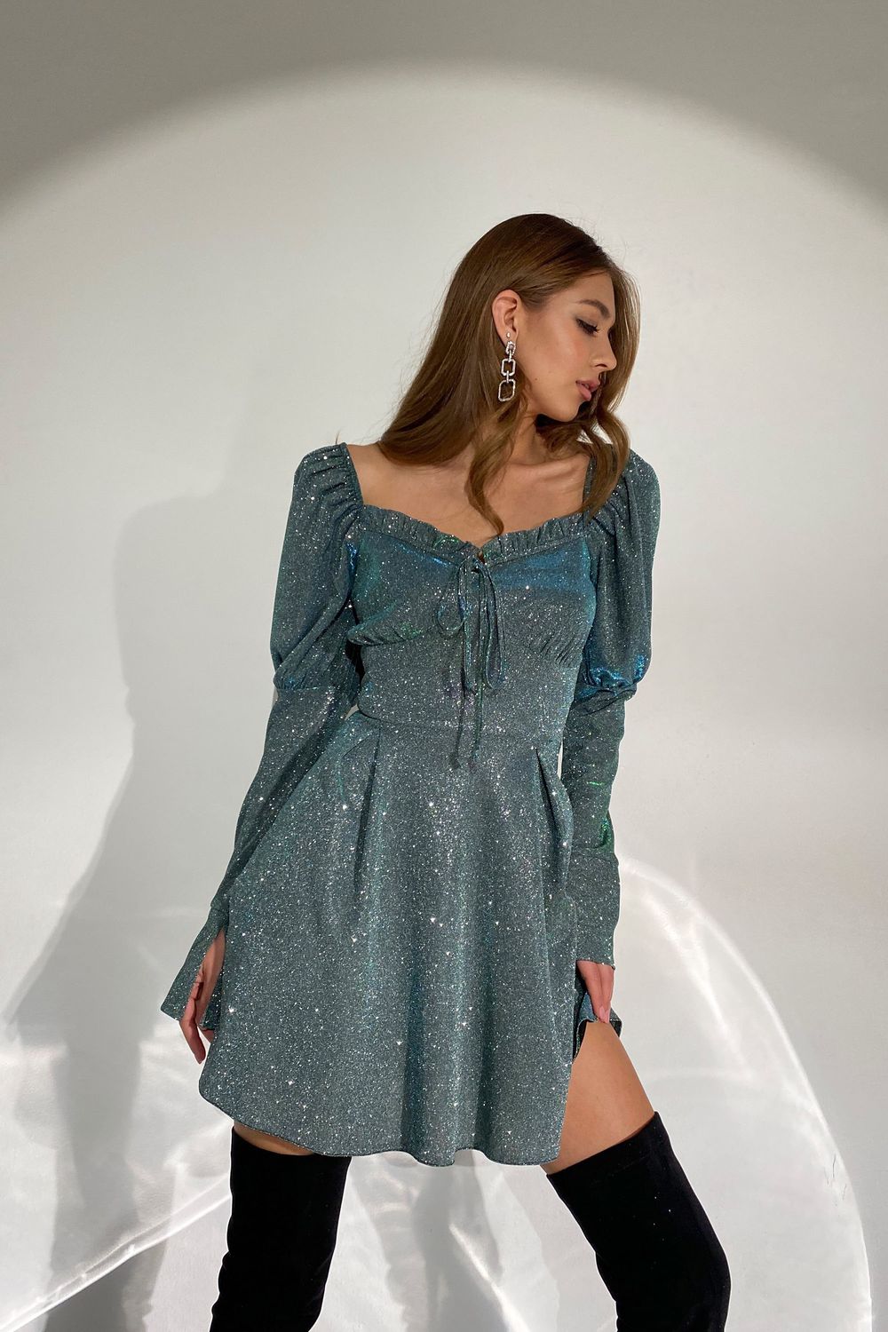 Новорічне плаття міні блискуче бірюзового кольору - фото