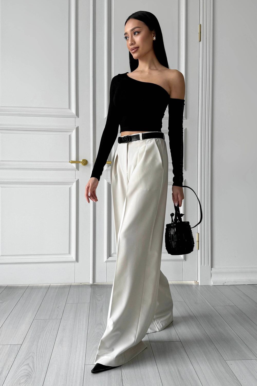 Жіночі штани палаццо білого кольору - фото