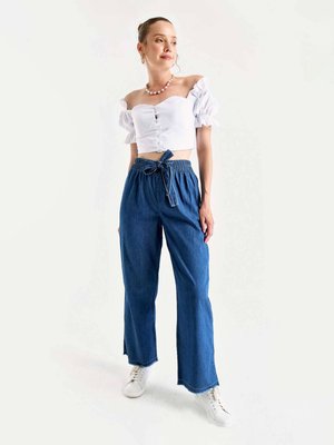 Жіночі джинси прямого крою з талією на гумці - фото