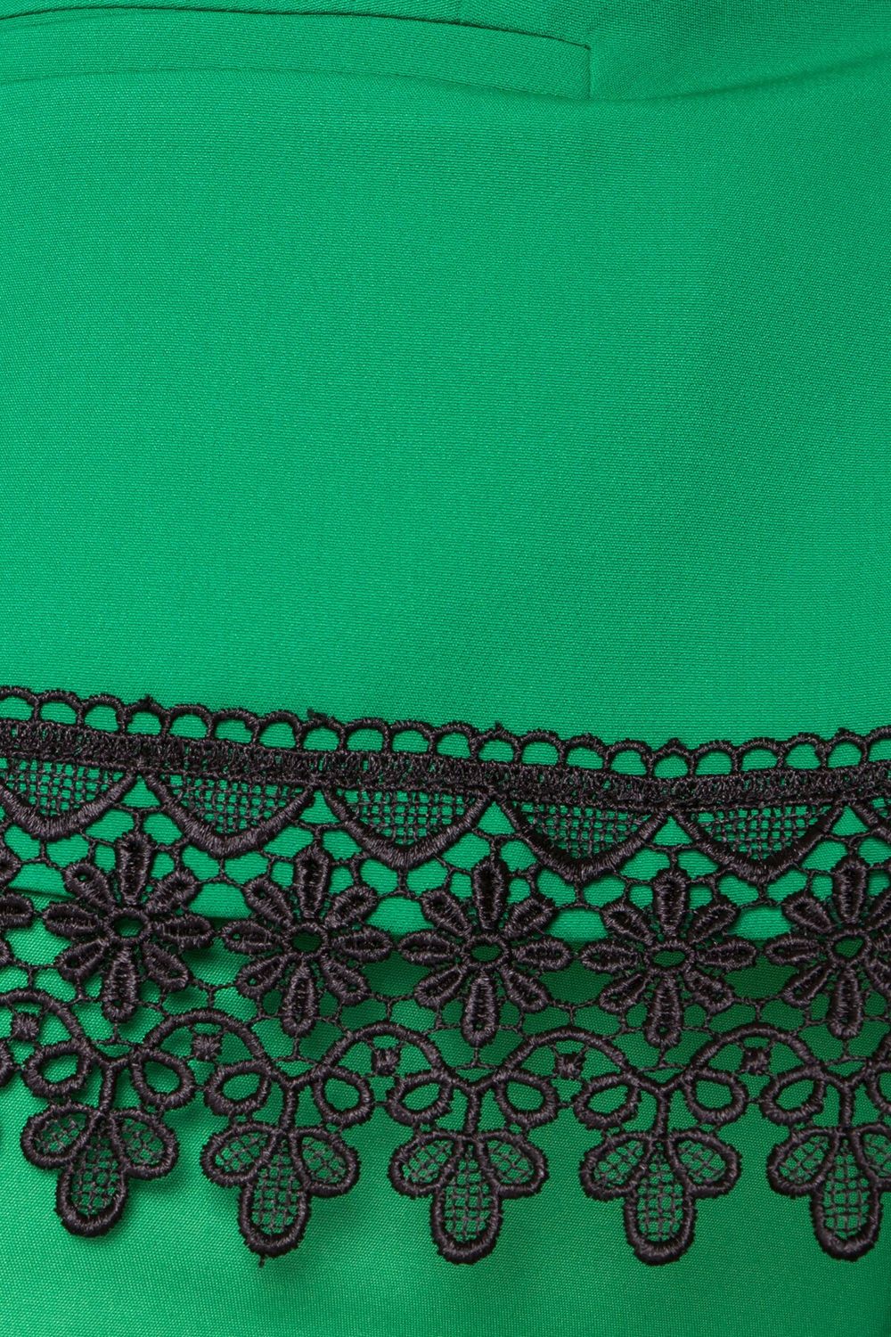 Гарний жіночий жилет з мереживом зеленого кольору - фото