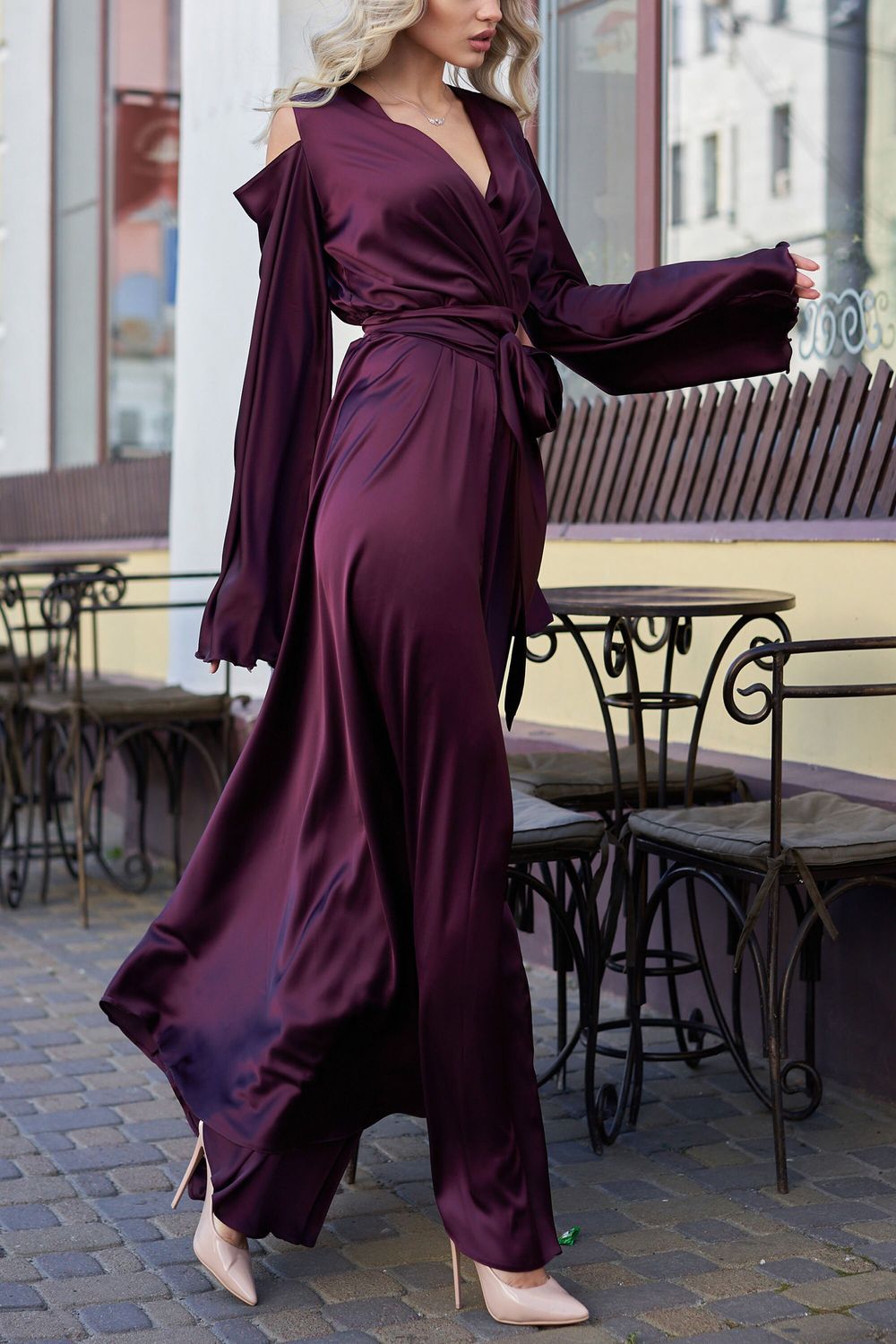 Шелковое вечернее платье в пол с запахом и разрезом бордовое - фото