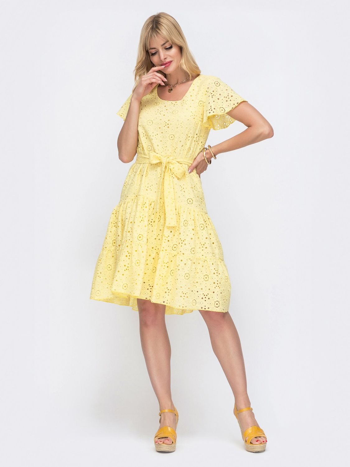 Яскрава літня сукня міді з прошви жовта - фото