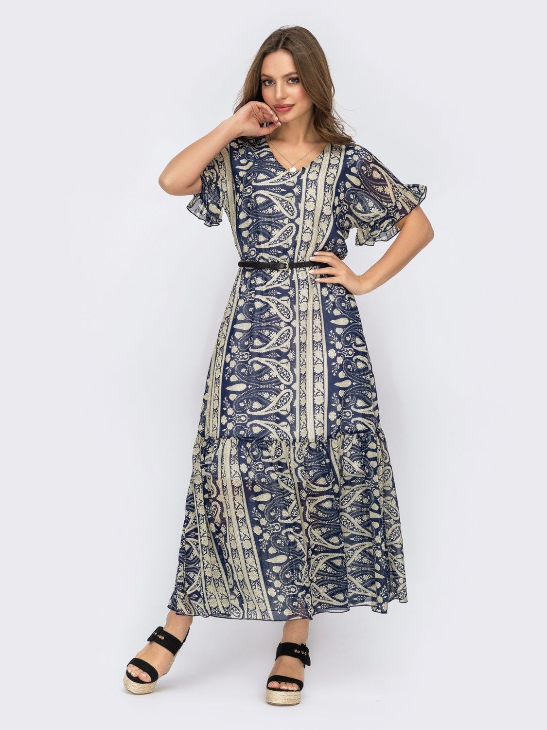 Стильна шифонова сукня з абстрактним принтом - фото