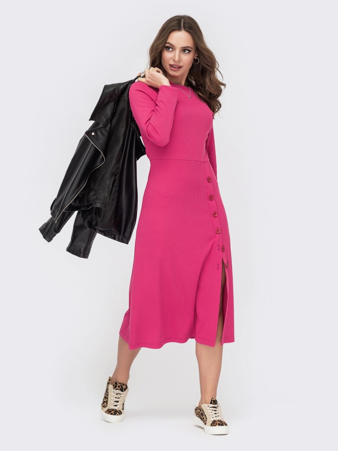 Повсякденне плаття із фактурного трикотажу рожеве - фото