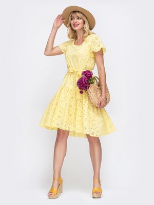 Яркое летнее платье миди из прошвы желтое - фото