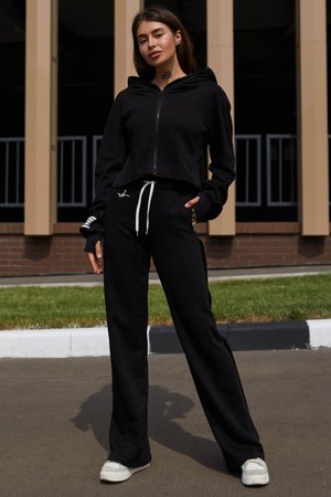 Женский спортивный костюм черного цвета - фото