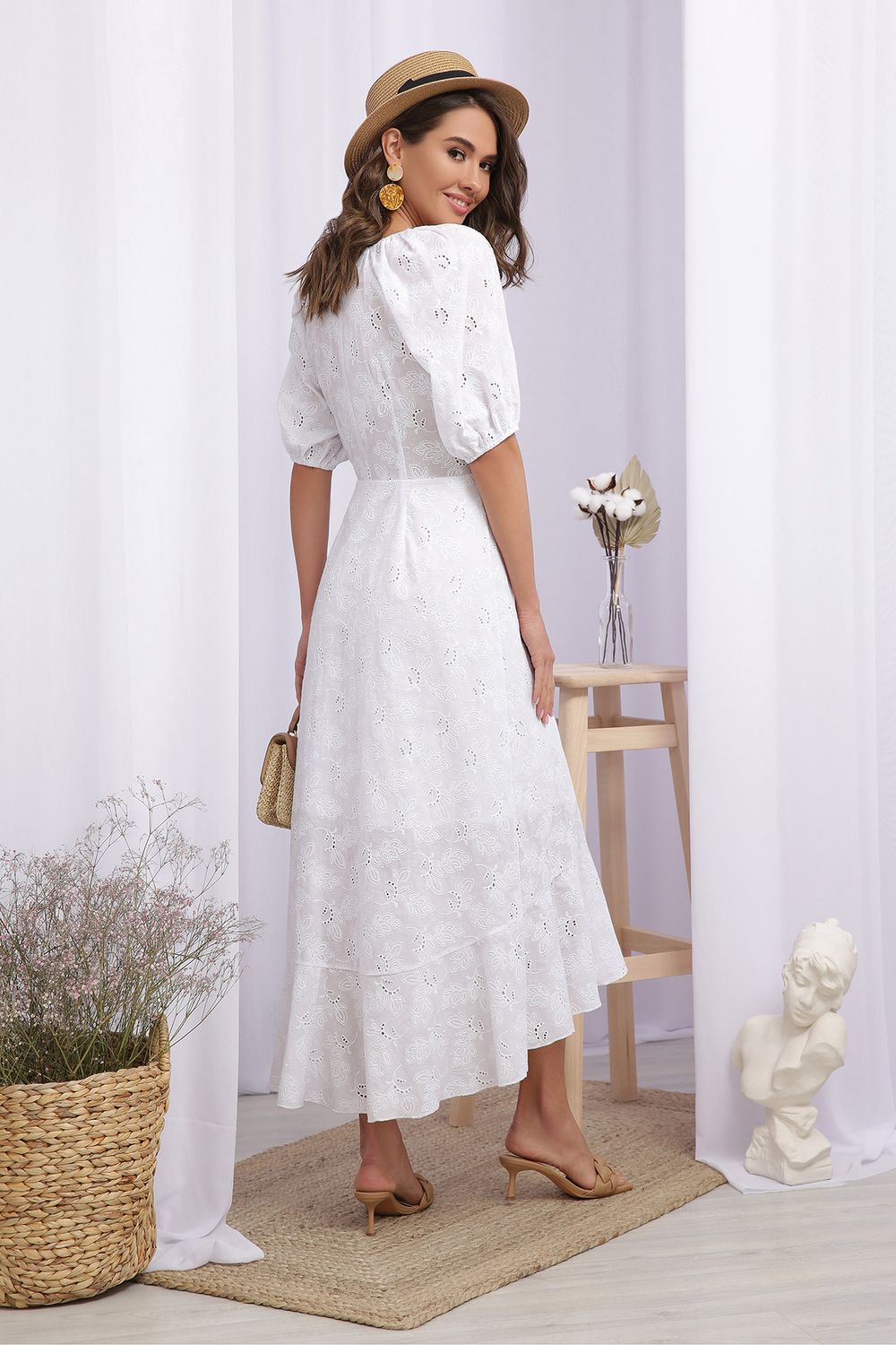 Красивое летнее платье из хлопка белое - фото