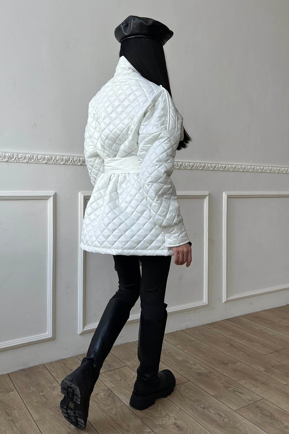 Стьобана весняна куртка оверсайз білого кольору - фото
