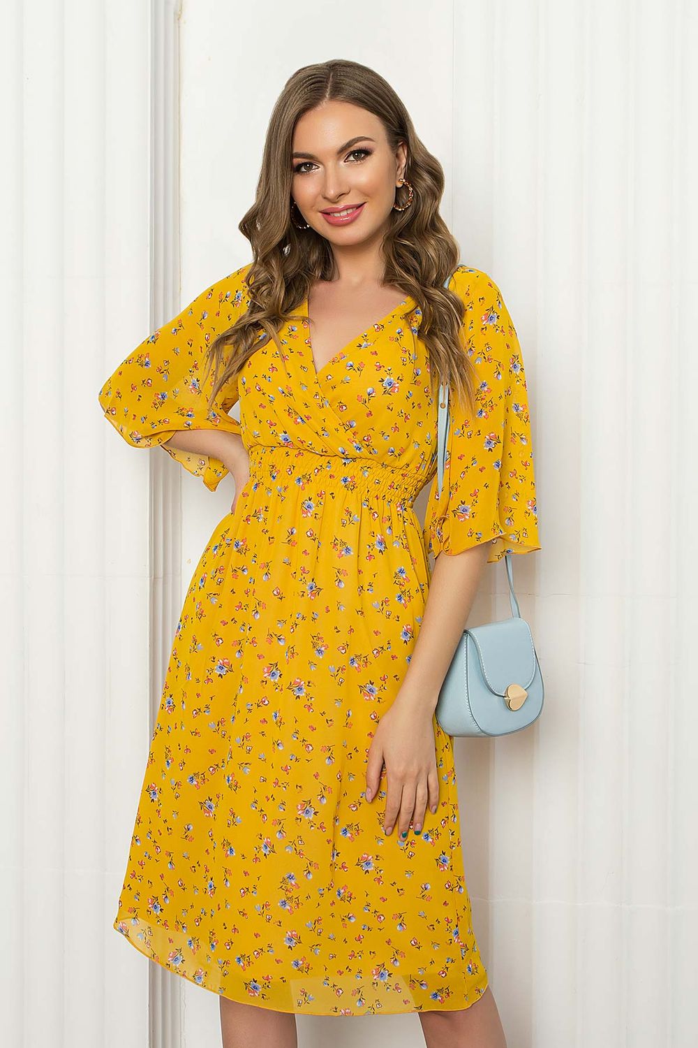 Шифоновое летнее платье в высокой талией желтое - фото